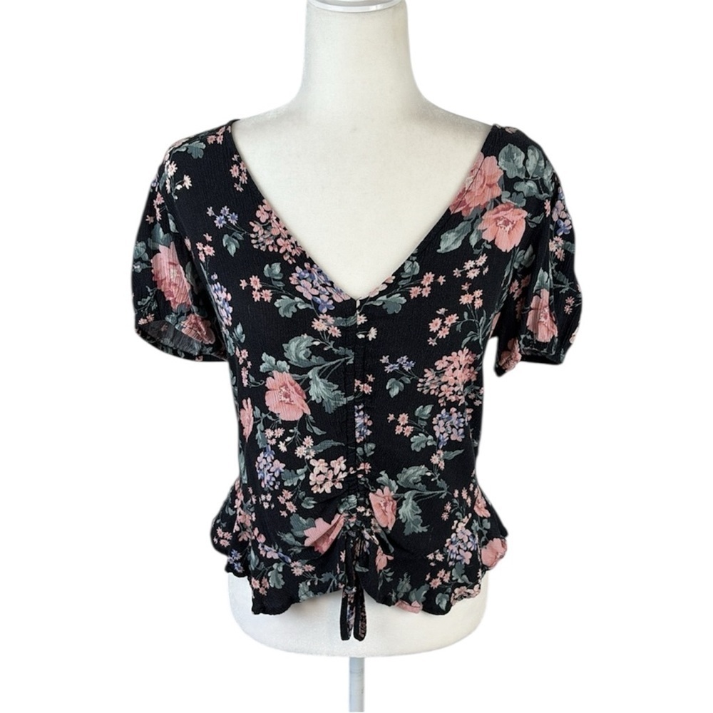 American Eagle Outfitters Black Floral Short Sleeve Top Size M